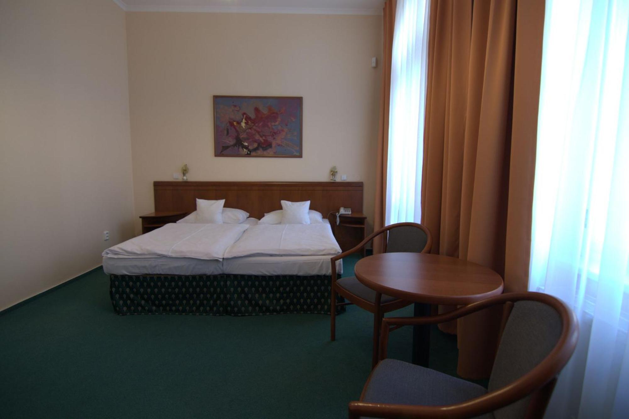Hotel Westend Маріанські Лазні Екстер'єр фото